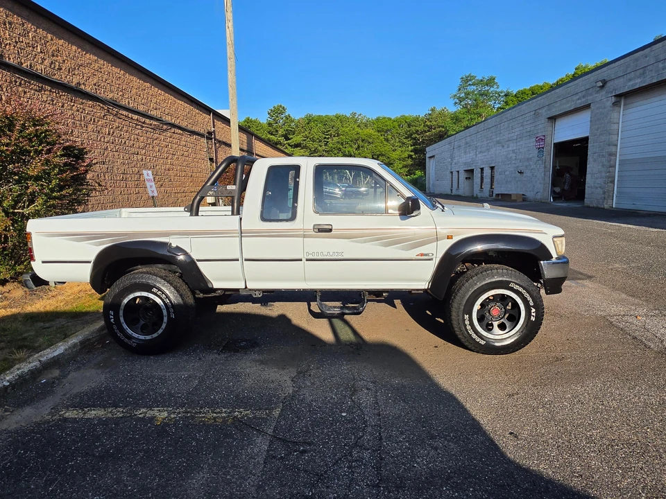 1993 Toyota Hilux 5th Gen - Image 13 of 31