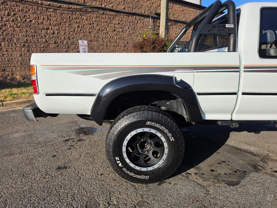 1993 Toyota Hilux 5th Gen - Image 23 of 31