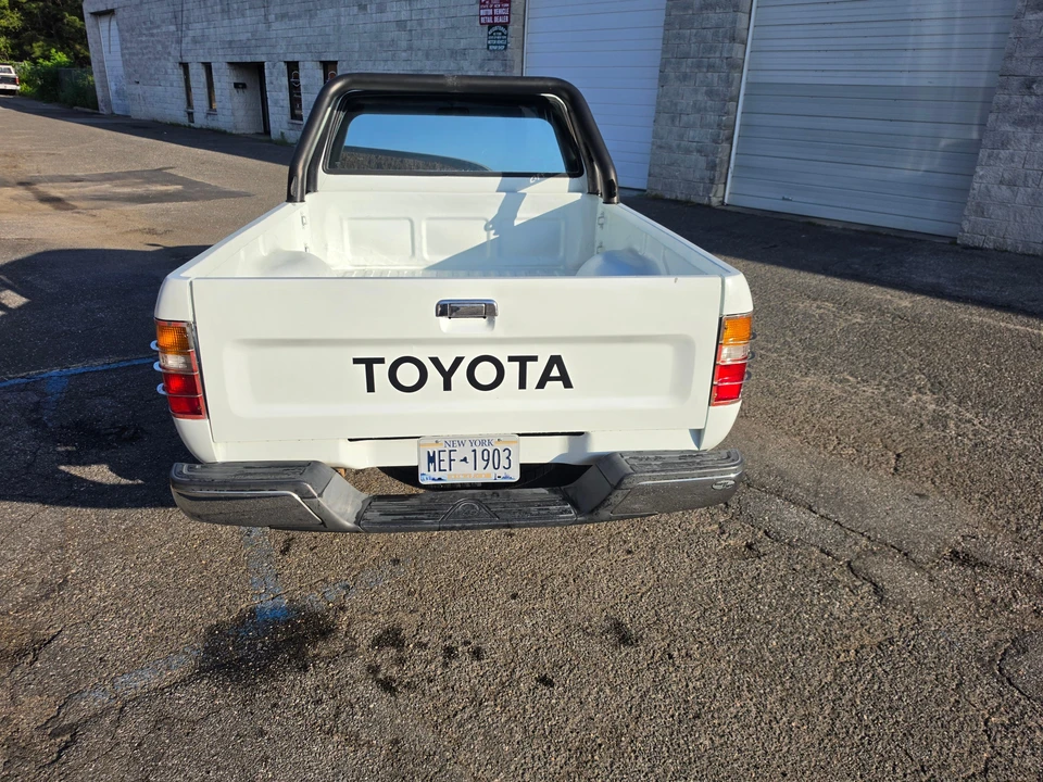 1993 Toyota Hilux 5th Gen - Image 11 of 31