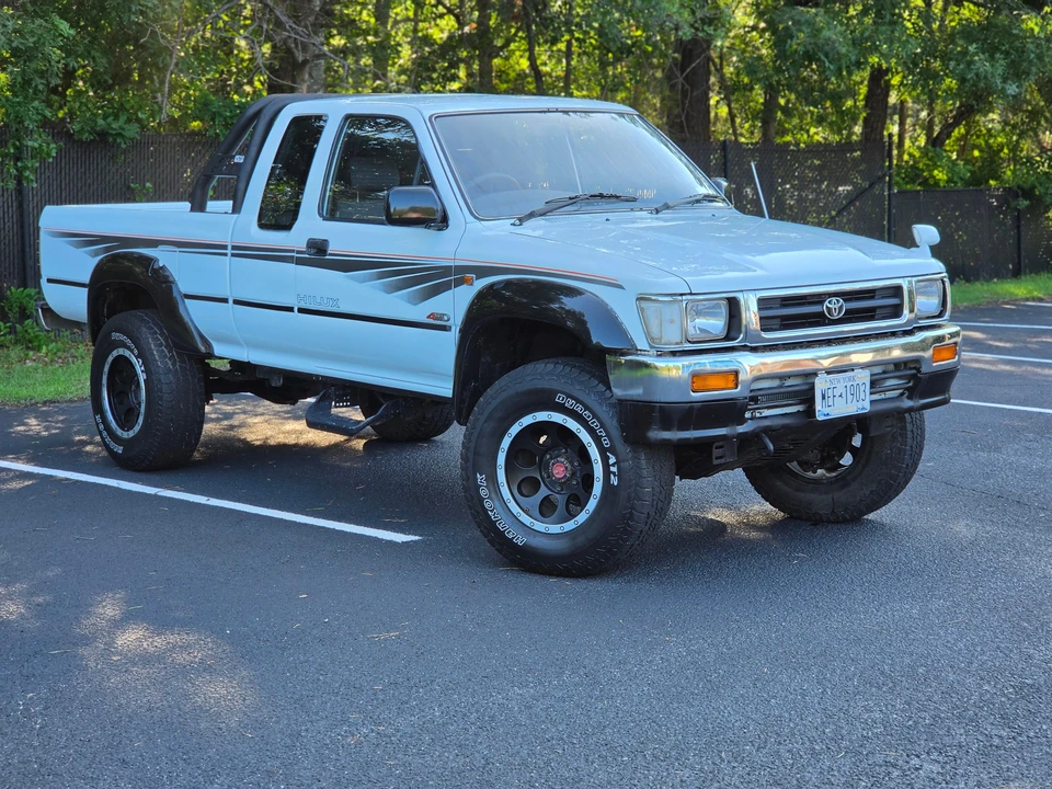 1993 Toyota Hilux 5th Gen - Image 16 of 31