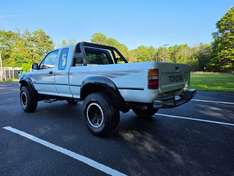 1993 Toyota Hilux 5th Gen - Image 10 of 31