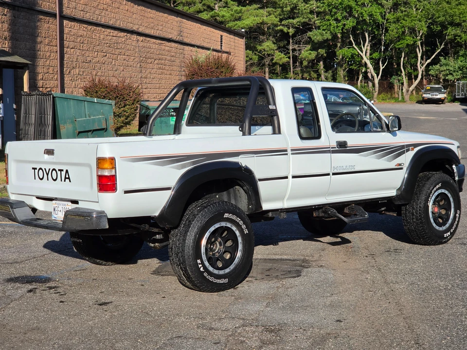 1993 Toyota Hilux 5th Gen - Image 12 of 31
