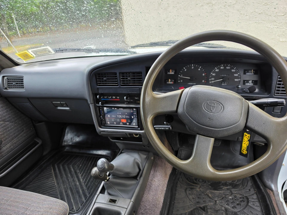 1993 Toyota Hilux 5th Gen - Image 29 of 31