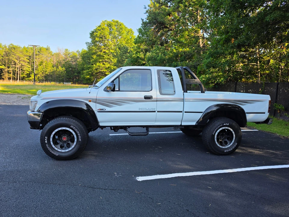 1993 Toyota Hilux 5th Gen - Image 9 of 31