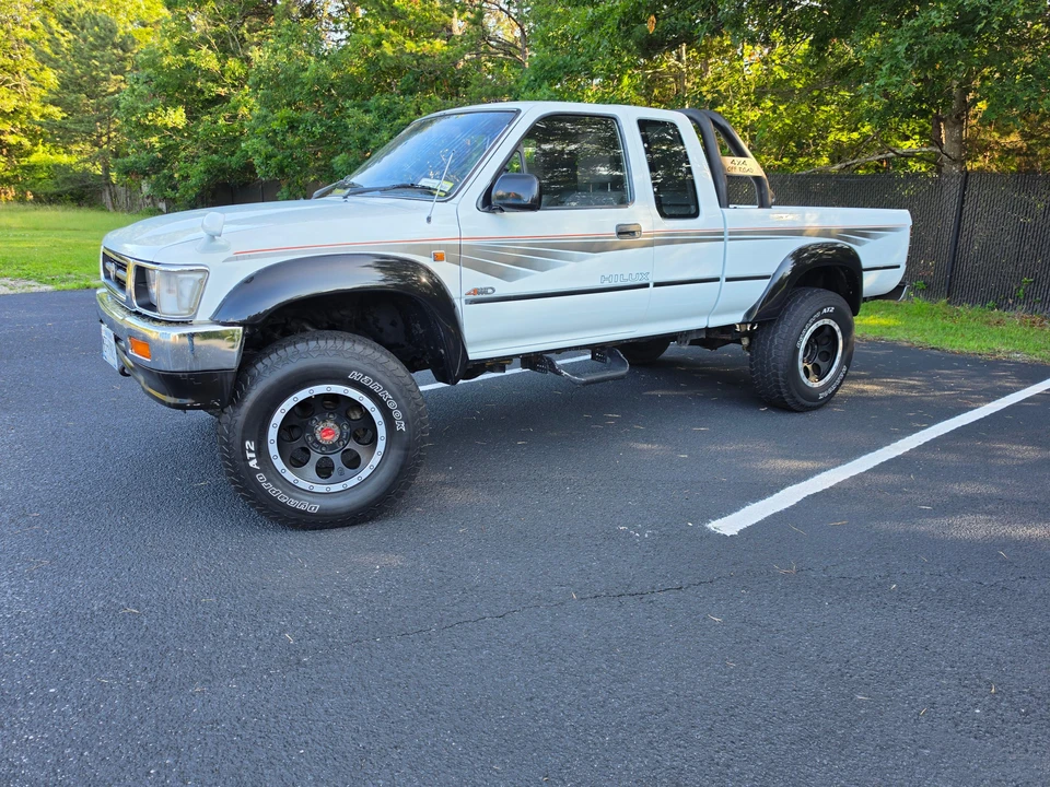 1993 Toyota Hilux 5th Gen - Image 8 of 31