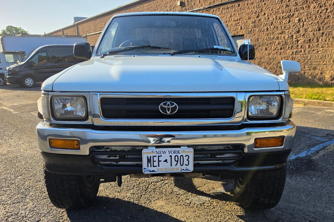 1993 Toyota Hilux 5th Gen - Image 2 of 31