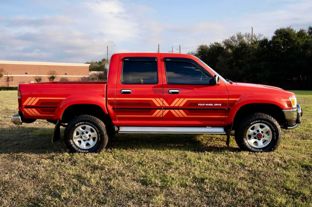 1993 Toyota Hilux 5th Gen - Image 3 of 31
