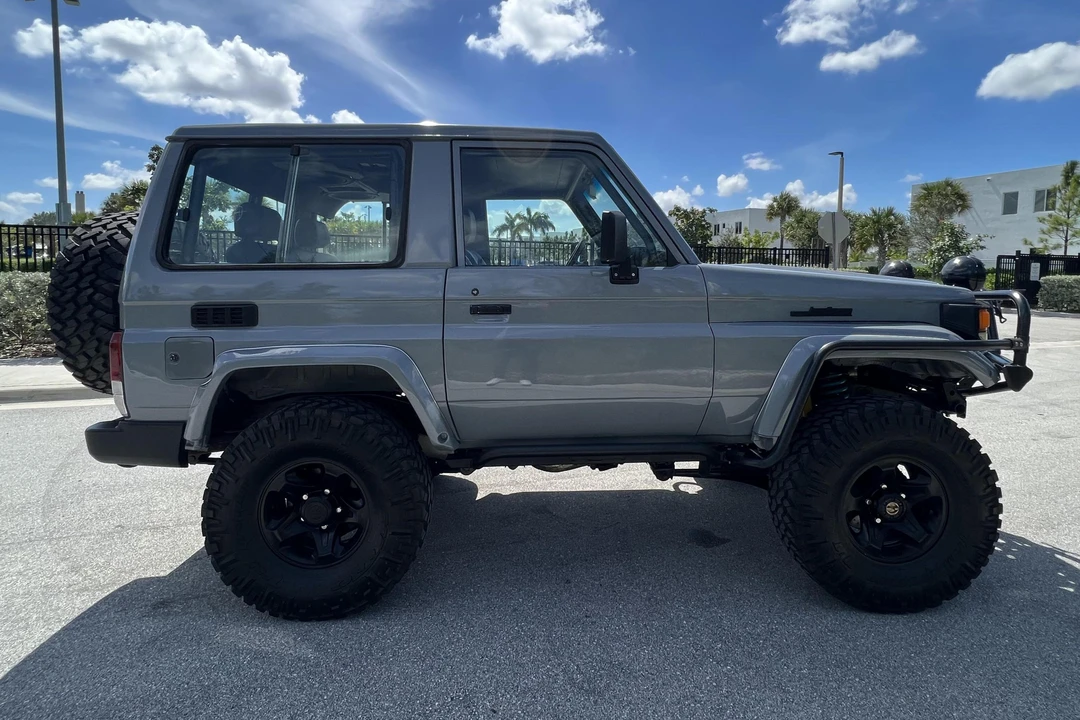 1993 Toyota J70 Land Cruiser - Image 10 of 31