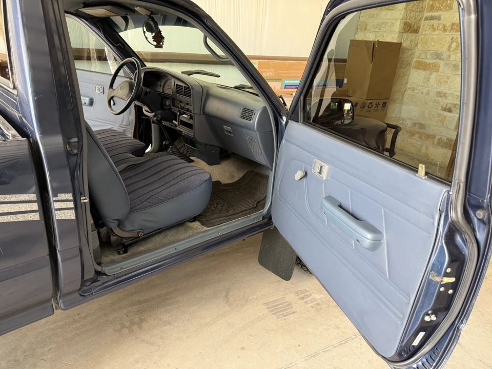1993 Toyota Hilux 5th Gen - Image 18 of 31