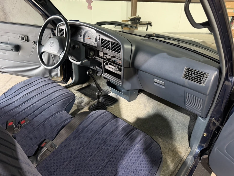 1993 Toyota Hilux 5th Gen - Image 17 of 31