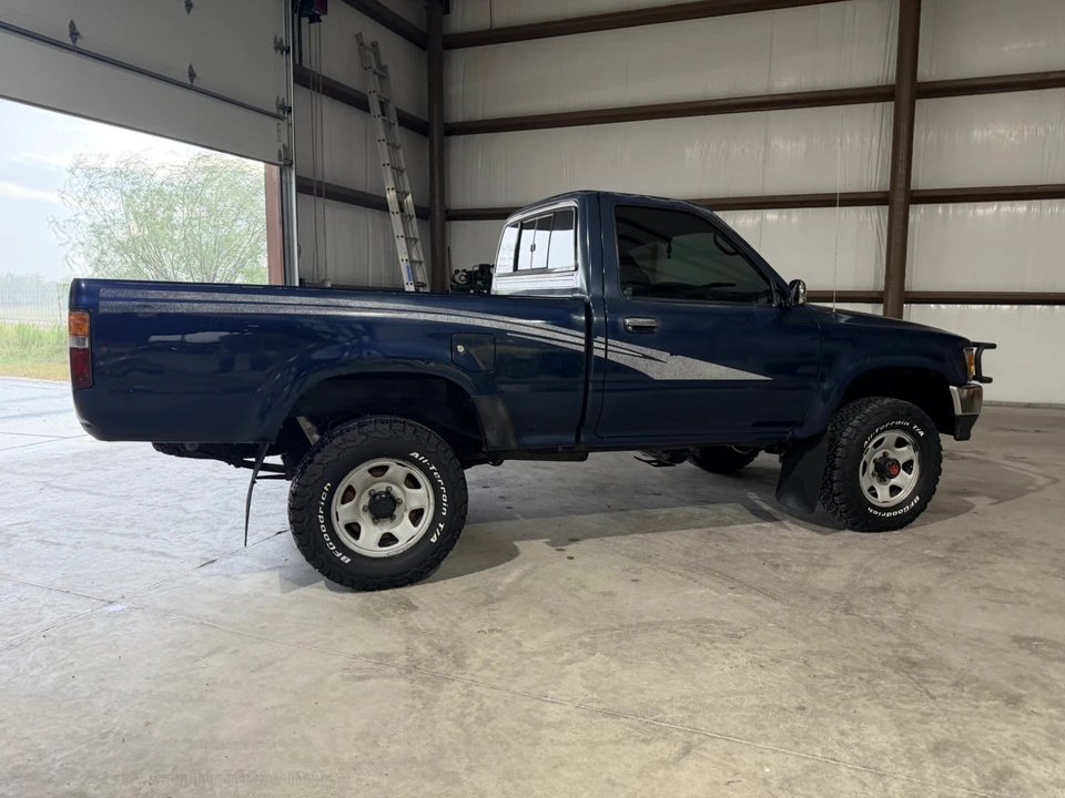 1993 Toyota Hilux 5th Gen - Image 5 of 31