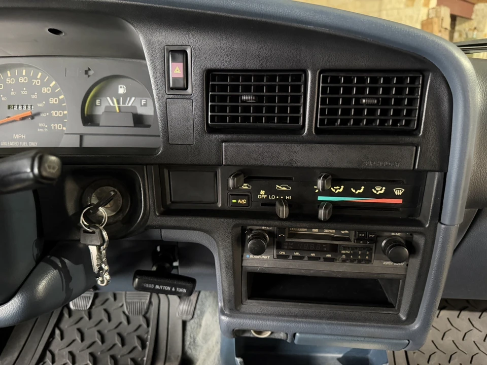 1993 Toyota Hilux 5th Gen - Image 20 of 31