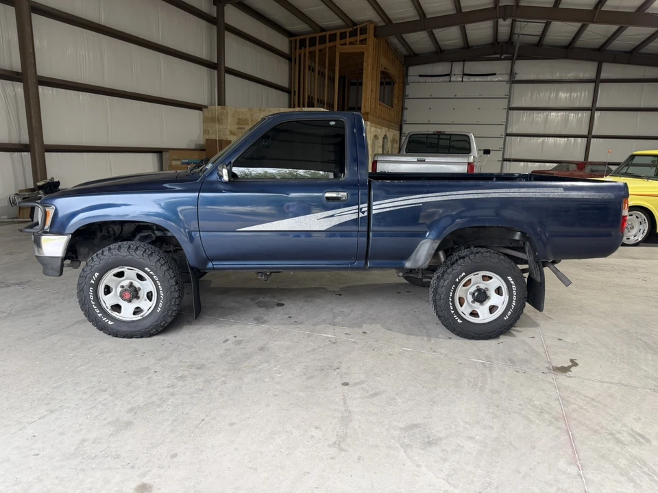 1993 Toyota Hilux 5th Gen - Image 2 of 31
