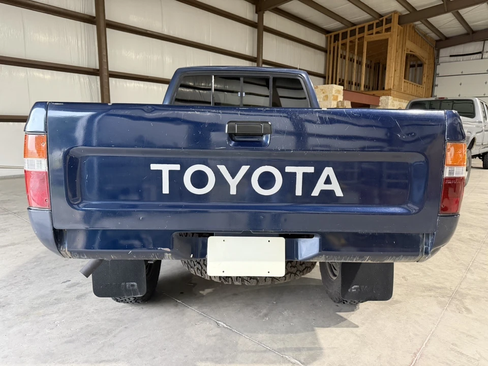 1993 Toyota Hilux 5th Gen - Image 8 of 31