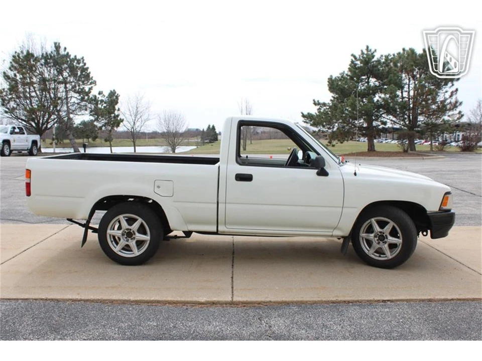 1993 Toyota Hilux 5th Gen - Image 16 of 31