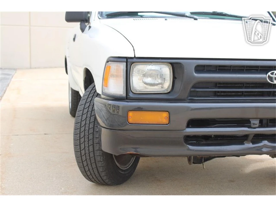 1993 Toyota Hilux 5th Gen - Image 26 of 31