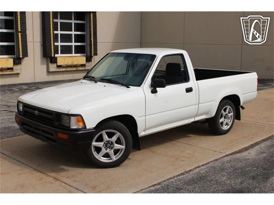 1993 Toyota Hilux 5th Gen - Image 2 of 31