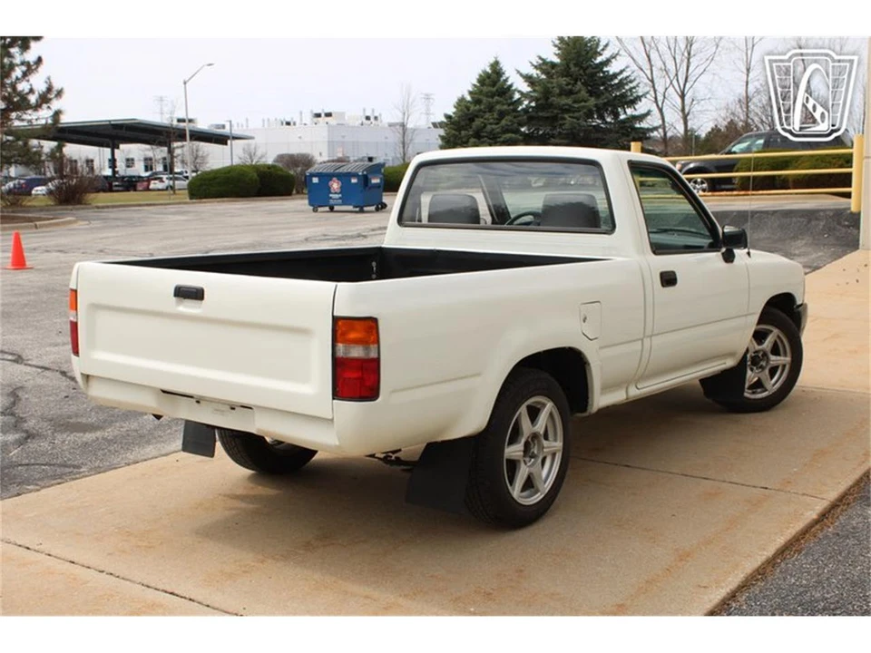 1993 Toyota Hilux 5th Gen - Image 13 of 31