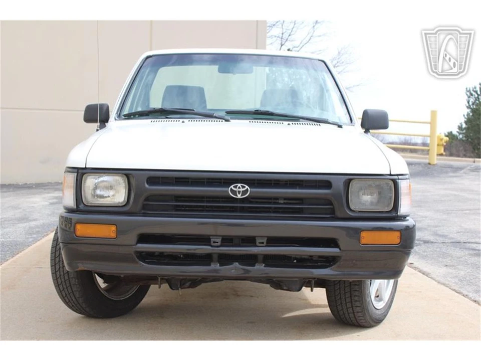 1993 Toyota Hilux 5th Gen - Image 23 of 31