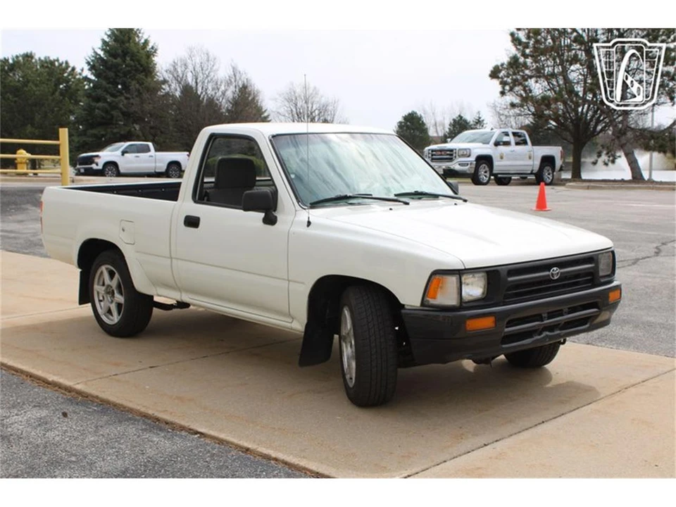 1993 Toyota Hilux 5th Gen - Image 19 of 31