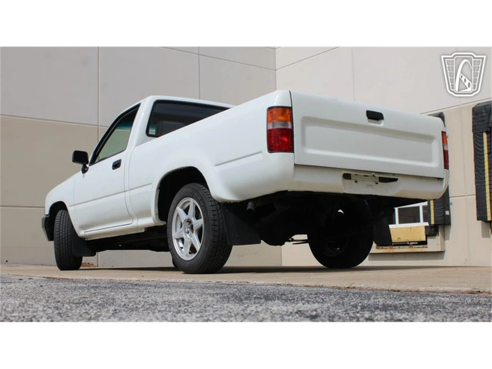 1993 Toyota Hilux 5th Gen - Image 9 of 31