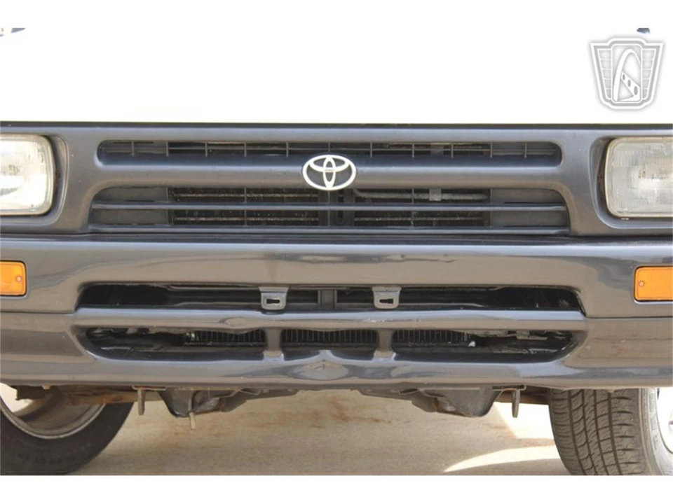 1993 Toyota Hilux 5th Gen - Image 29 of 31