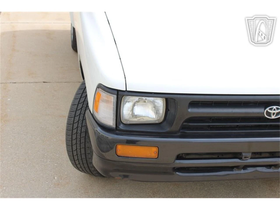 1993 Toyota Hilux 5th Gen - Image 25 of 31
