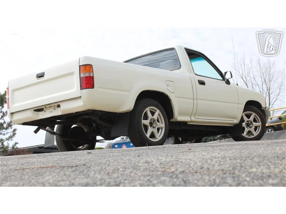 1993 Toyota Hilux 5th Gen - Image 15 of 31