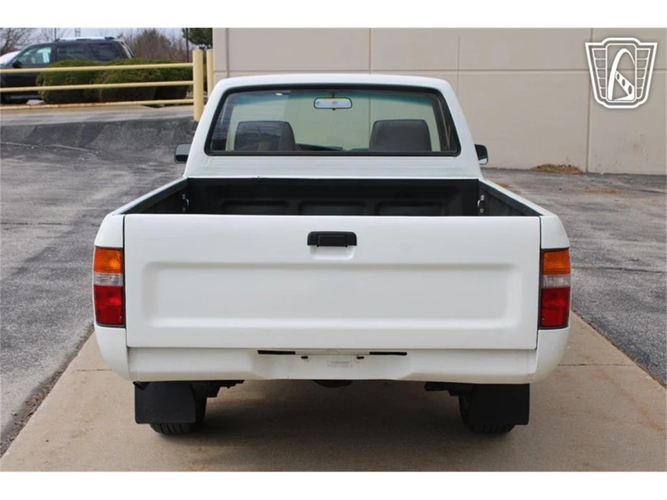1993 Toyota Hilux 5th Gen - Image 10 of 31