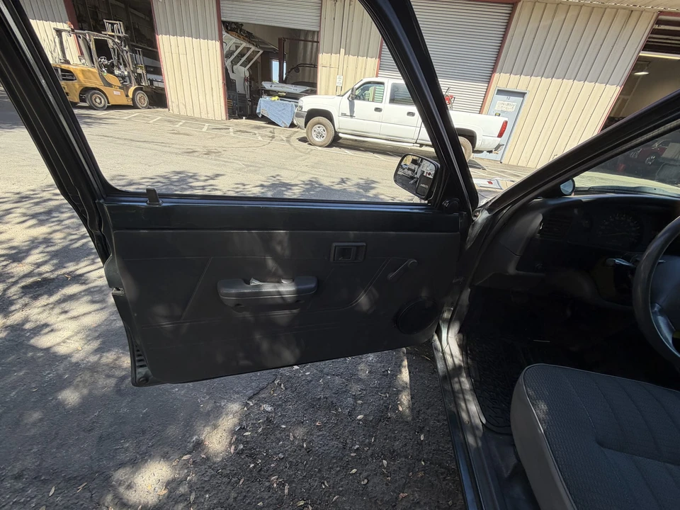 1993 Toyota Hilux 5th Gen - Image 23 of 31