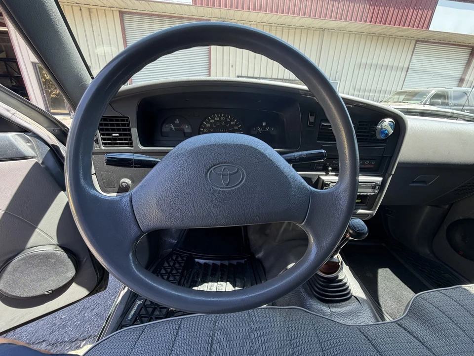 1993 Toyota Hilux 5th Gen - Image 28 of 31