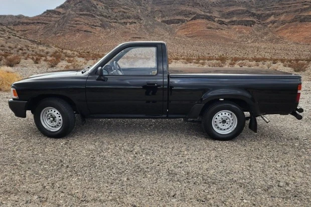1993 Toyota Hilux 6th Gen - Image 3 of 7