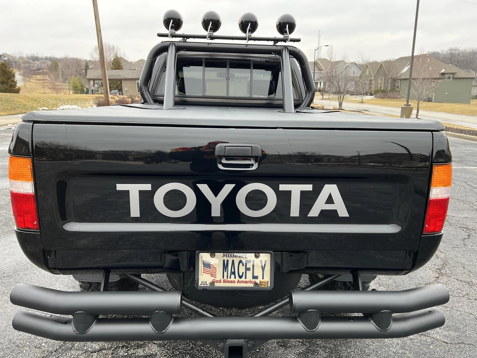 1993 Toyota Hilux 5th Gen - Image 11 of 31