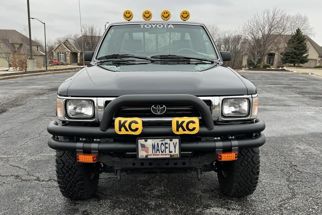 1993 Toyota Hilux 5th Gen - Image 2 of 31