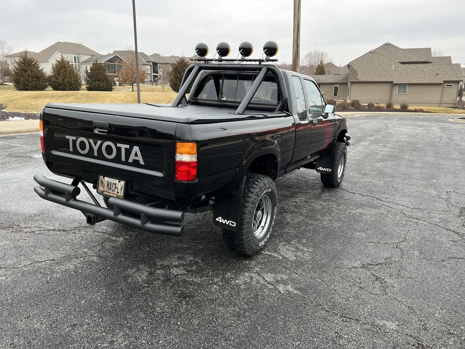 1993 Toyota Hilux 5th Gen - Image 13 of 31