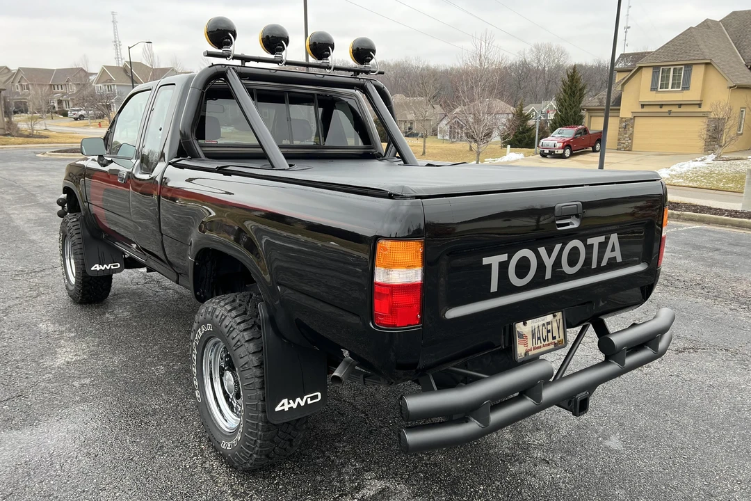 1993 Toyota Hilux 5th Gen - Image 4 of 31