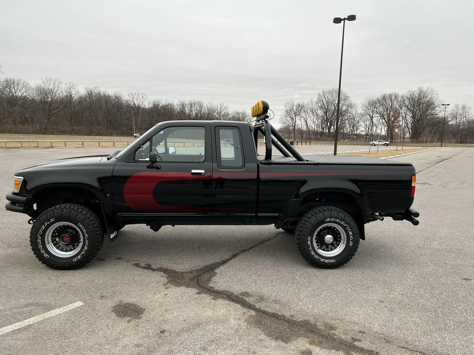 1993 Toyota Hilux 5th Gen - Image 10 of 31