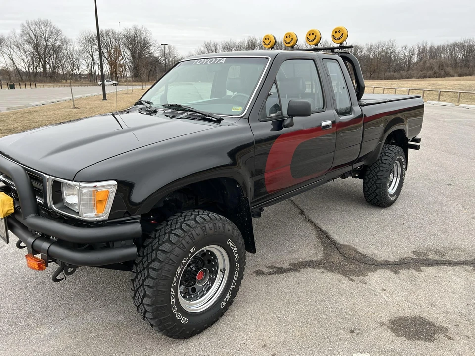 1993 Toyota Hilux 5th Gen - Image 9 of 31