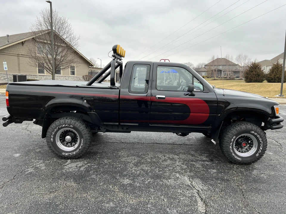 1993 Toyota Hilux 5th Gen - Image 14 of 31