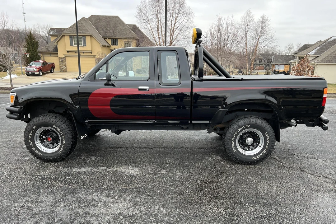 1993 Toyota Hilux 5th Gen - Image 3 of 31