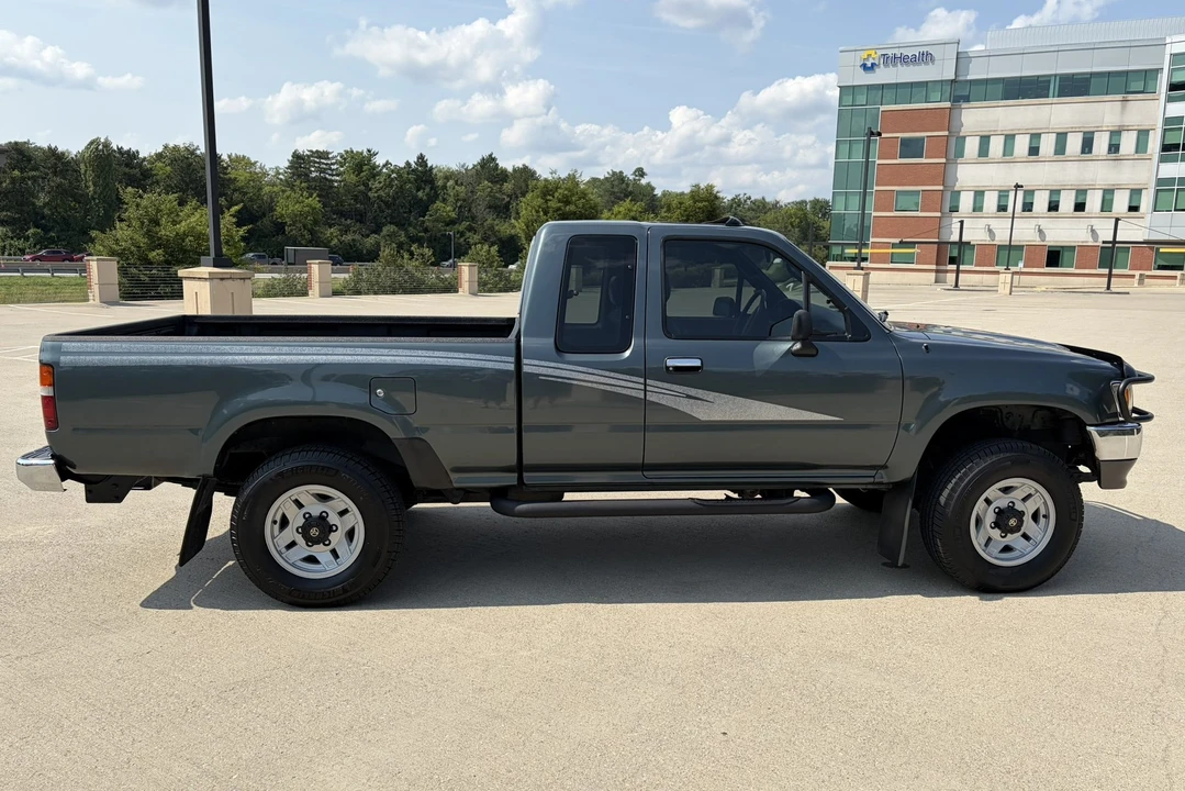 1993 Toyota Hilux 5th Gen - Image 11 of 31