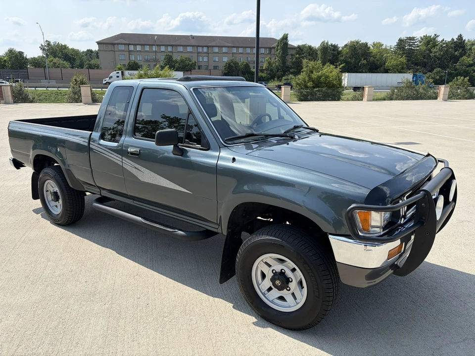 1993 Toyota Hilux 5th Gen - Image 13 of 31