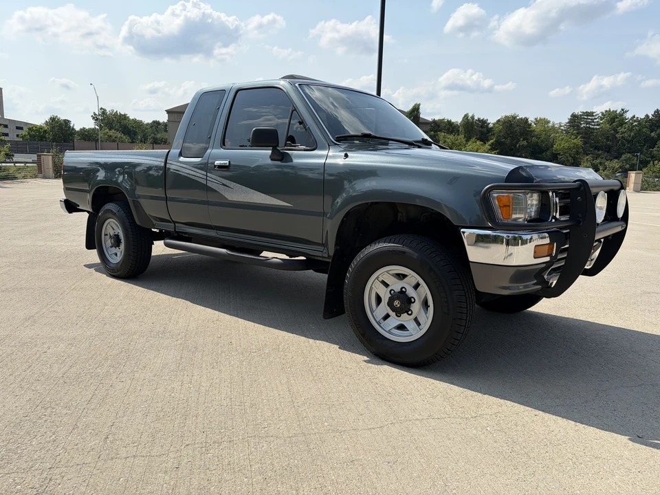 1993 Toyota Hilux 5th Gen - Image 12 of 31