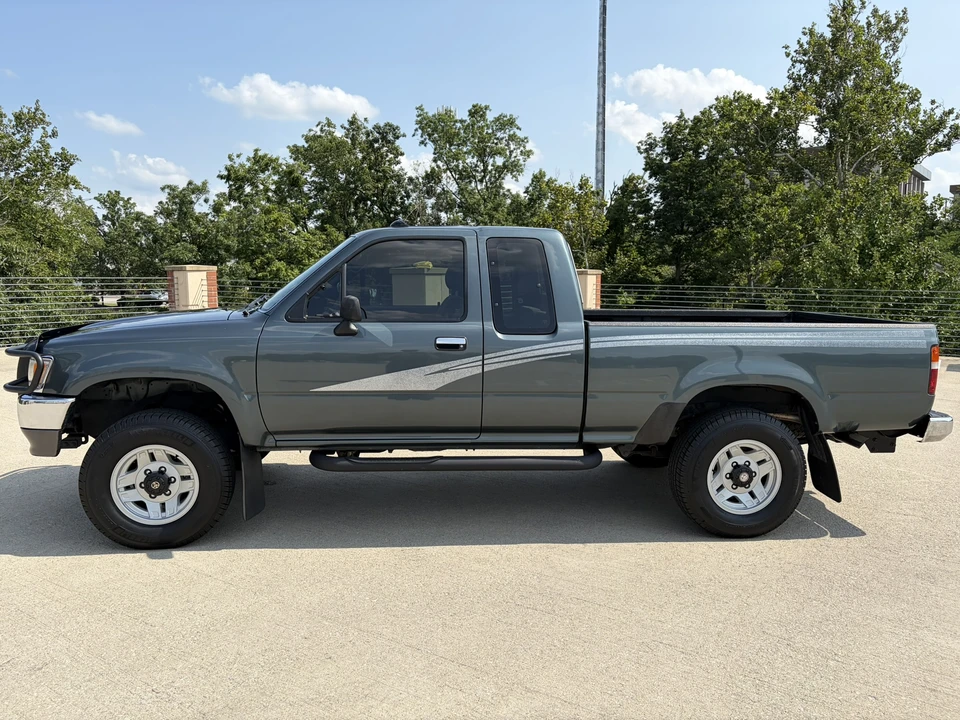 1993 Toyota Hilux 5th Gen - Image 5 of 31