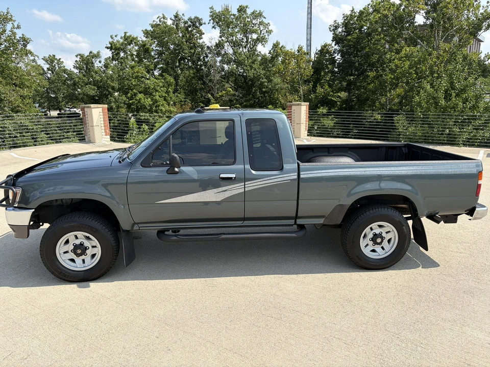 1993 Toyota Hilux 5th Gen - Image 4 of 31