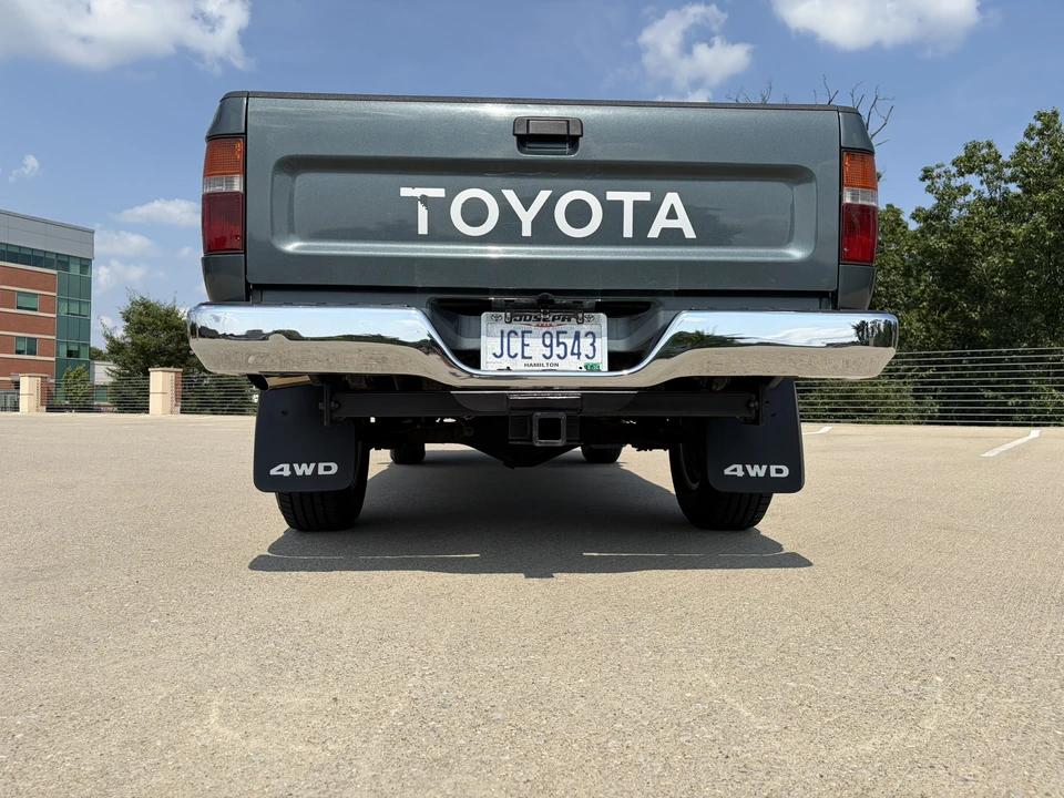 1993 Toyota Hilux 5th Gen - Image 9 of 31