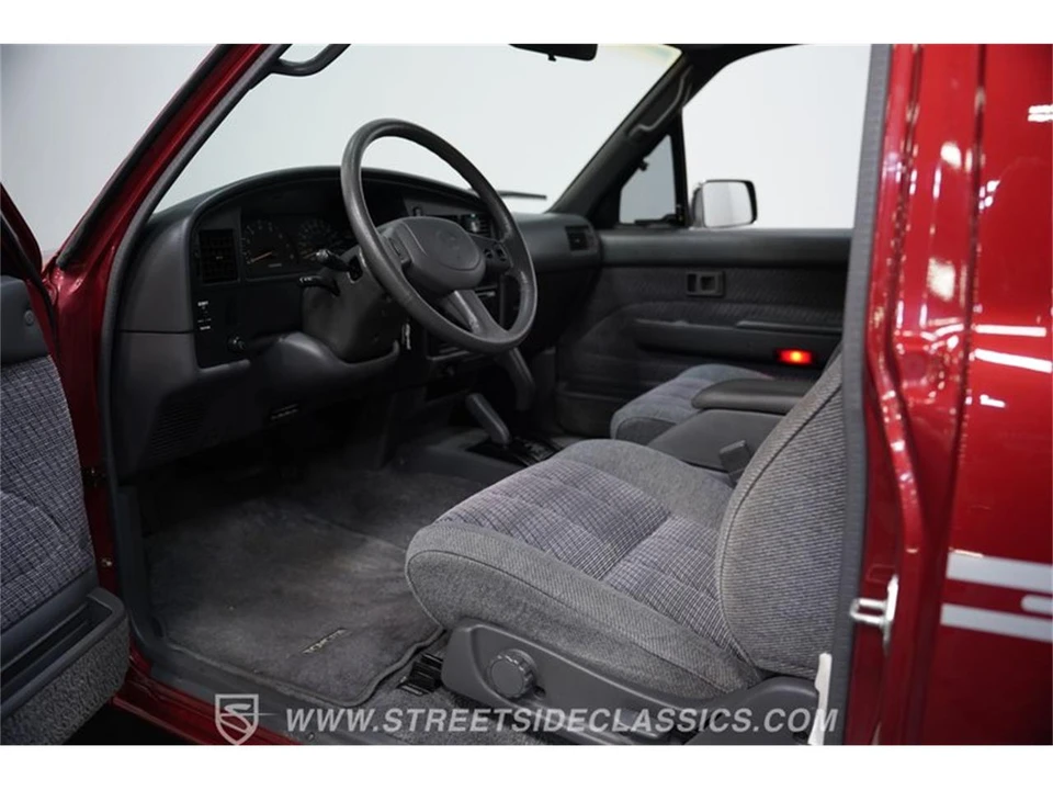 1993 Toyota Hilux 5th Gen - Image 2 of 31