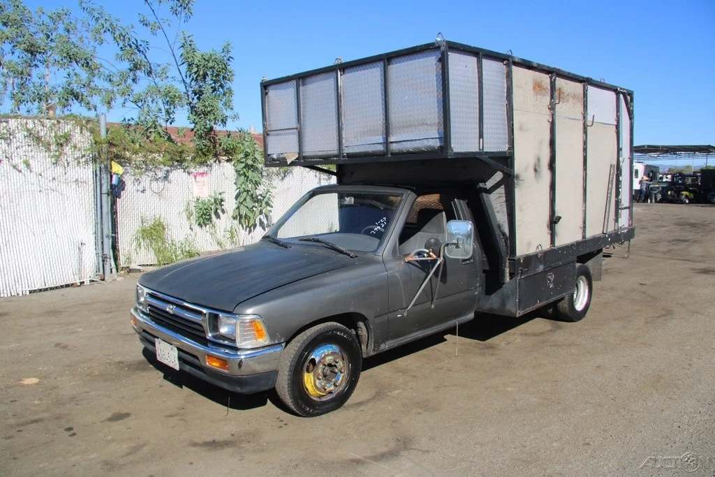 1993 Toyota Hilux 4th Gen - Image 2 of 21