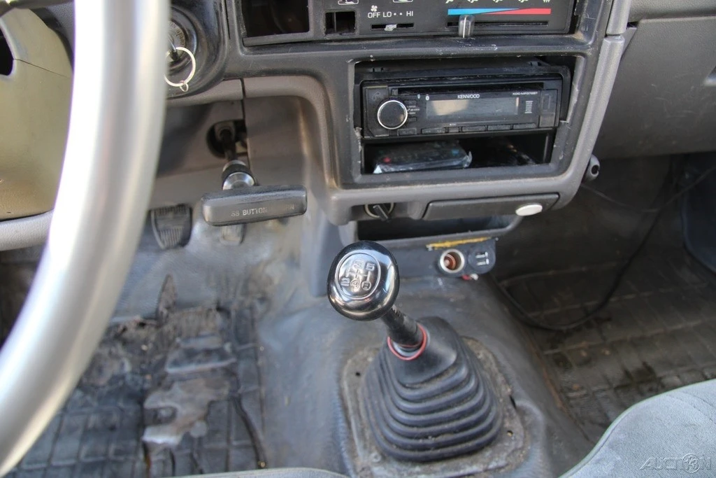 1993 Toyota Hilux 4th Gen - Image 15 of 21