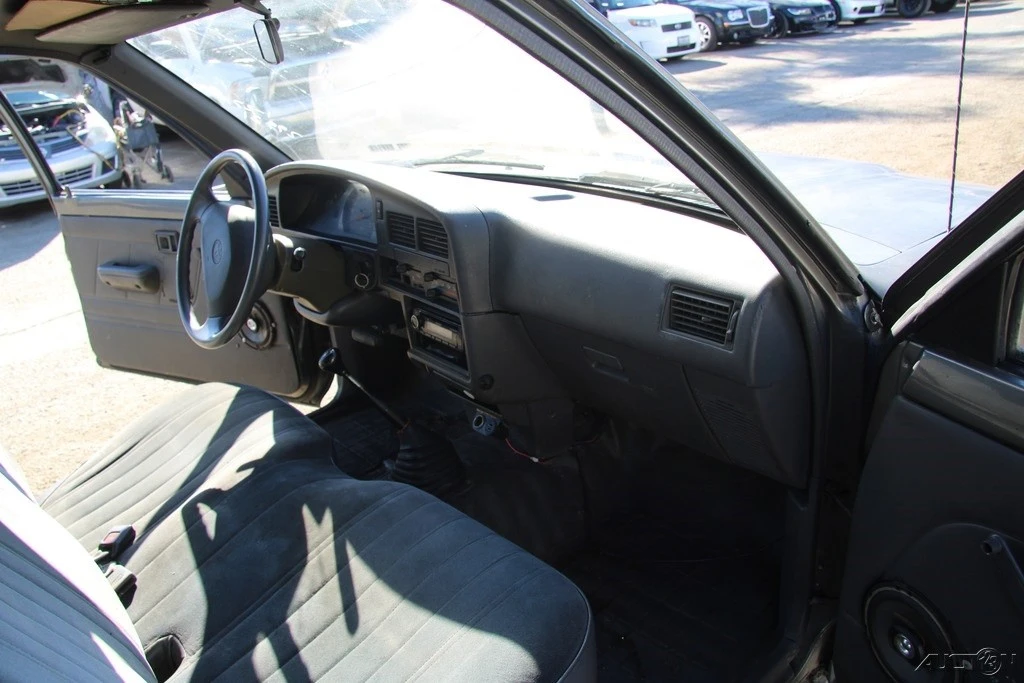 1993 Toyota Hilux 4th Gen - Image 18 of 21
